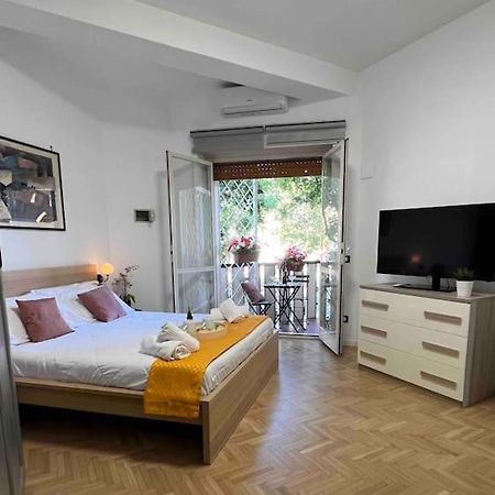 3 Fermate Dal Colosseo - Casa Vacanze Elena - 50 M Da Metro Garbatella Рим Екстериор снимка