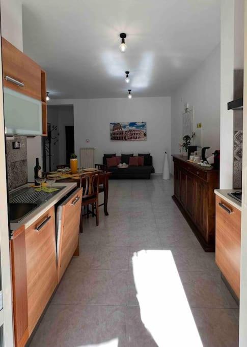 3 Fermate Dal Colosseo - Casa Vacanze Elena - 50 M Da Metro Garbatella Рим Екстериор снимка