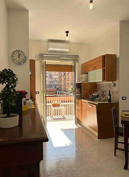 3 Fermate Dal Colosseo - Casa Vacanze Elena - 50 M Da Metro Garbatella Рим Екстериор снимка