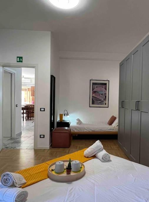 3 Fermate Dal Colosseo - Casa Vacanze Elena - 50 M Da Metro Garbatella Рим Екстериор снимка