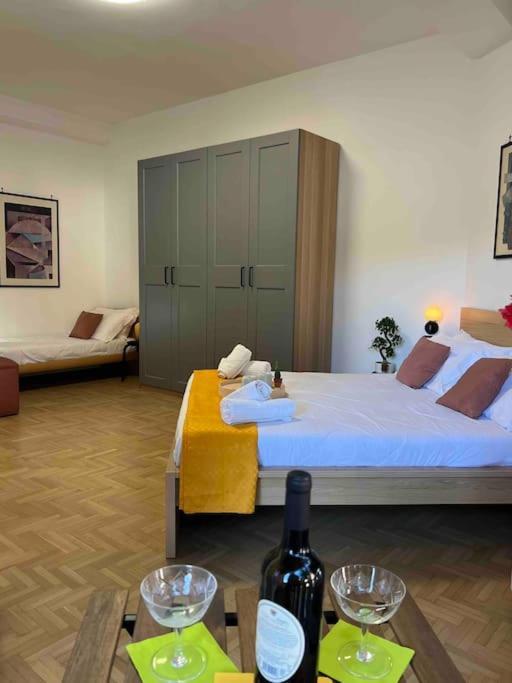 3 Fermate Dal Colosseo - Casa Vacanze Elena - 50 M Da Metro Garbatella Рим Екстериор снимка