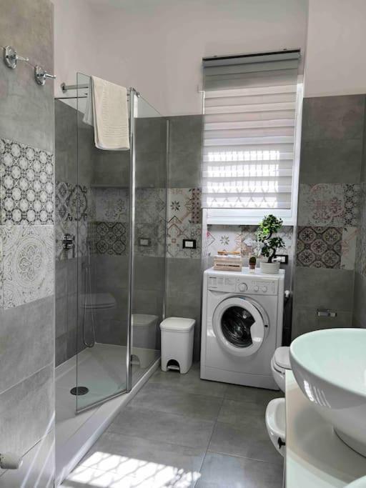 3 Fermate Dal Colosseo - Casa Vacanze Elena - 50 M Da Metro Garbatella Рим Екстериор снимка