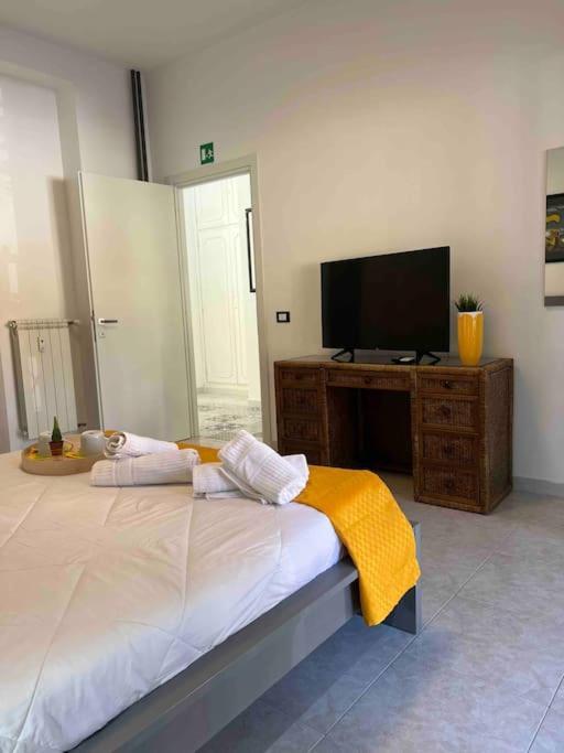 3 Fermate Dal Colosseo - Casa Vacanze Elena - 50 M Da Metro Garbatella Рим Екстериор снимка
