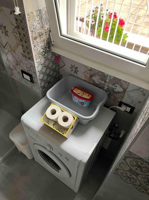 3 Fermate Dal Colosseo - Casa Vacanze Elena - 50 M Da Metro Garbatella Рим Екстериор снимка