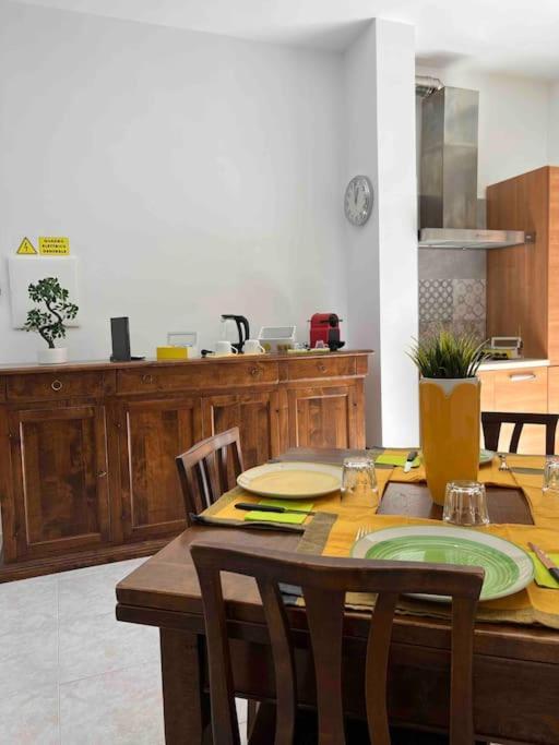 3 Fermate Dal Colosseo - Casa Vacanze Elena - 50 M Da Metro Garbatella Рим Екстериор снимка