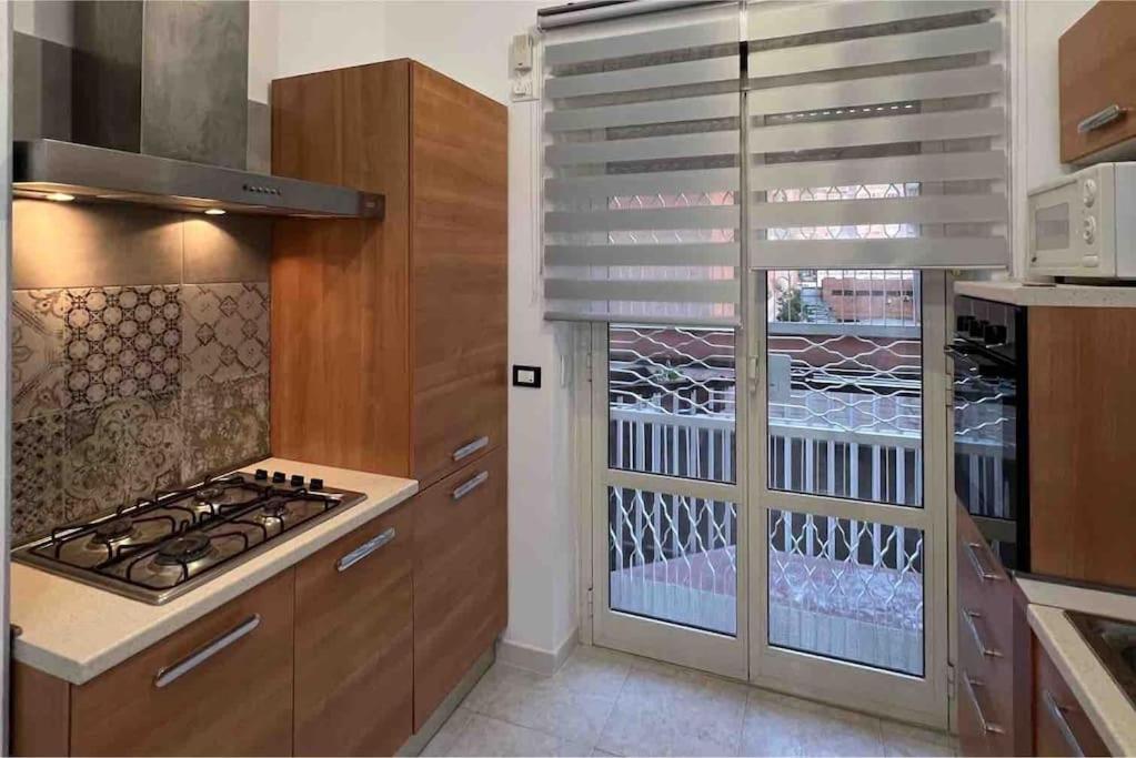 3 Fermate Dal Colosseo - Casa Vacanze Elena - 50 M Da Metro Garbatella Рим Екстериор снимка