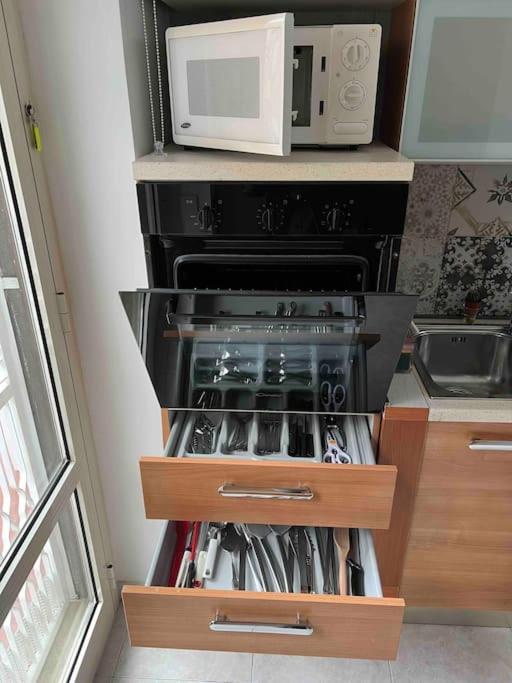 3 Fermate Dal Colosseo - Casa Vacanze Elena - 50 M Da Metro Garbatella Рим Екстериор снимка