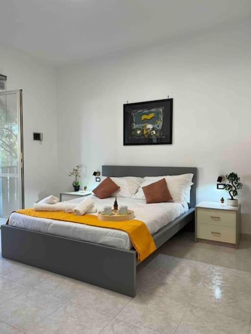 3 Fermate Dal Colosseo - Casa Vacanze Elena - 50 M Da Metro Garbatella Рим Екстериор снимка