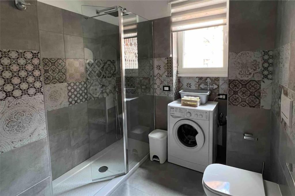 3 Fermate Dal Colosseo - Casa Vacanze Elena - 50 M Da Metro Garbatella Рим Екстериор снимка