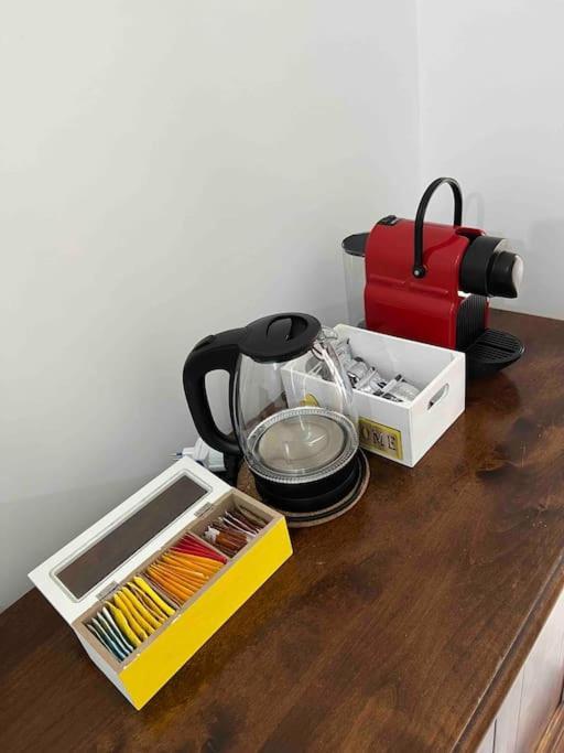 3 Fermate Dal Colosseo - Casa Vacanze Elena - 50 M Da Metro Garbatella Рим Екстериор снимка