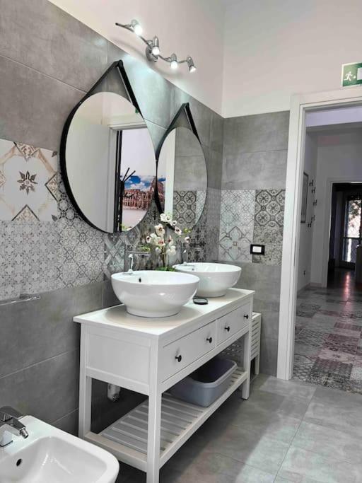 3 Fermate Dal Colosseo - Casa Vacanze Elena - 50 M Da Metro Garbatella Рим Екстериор снимка